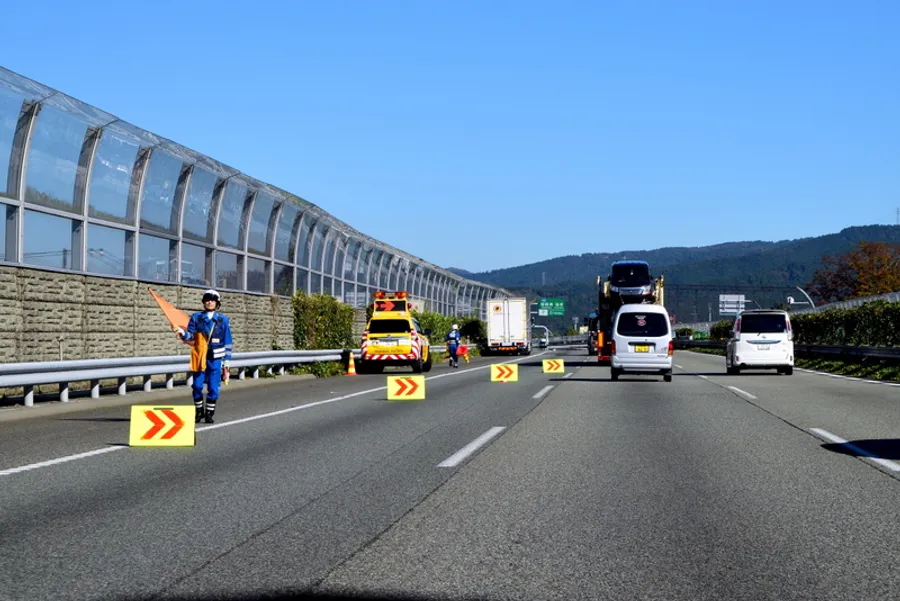 高速道路、路肩 規制・現場保安